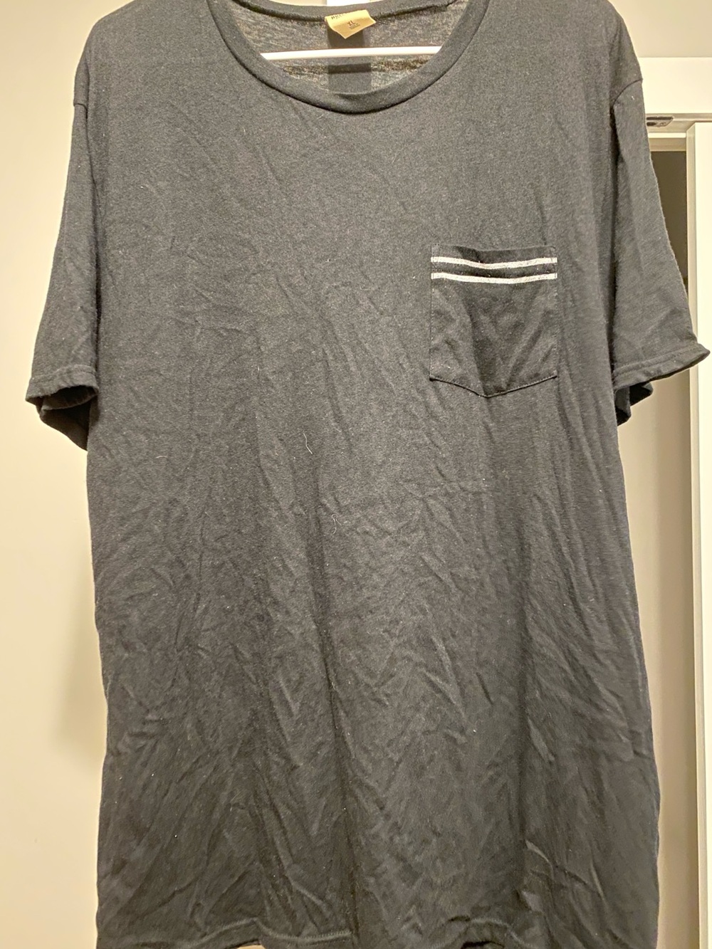 Hollister Men's Black Short Sleeve Pocket Tee with White Stripe